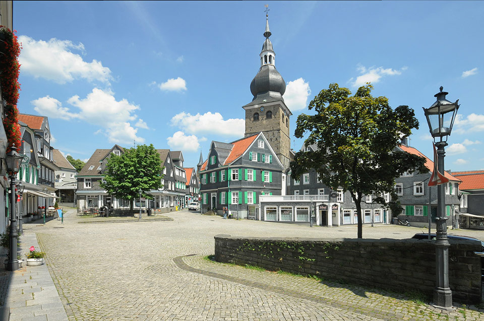 Marktplatz mit der evangelischen Stadtkirche